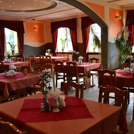 Hotel I Restauracja Jaskolka Alojzow Eksteriør bilde