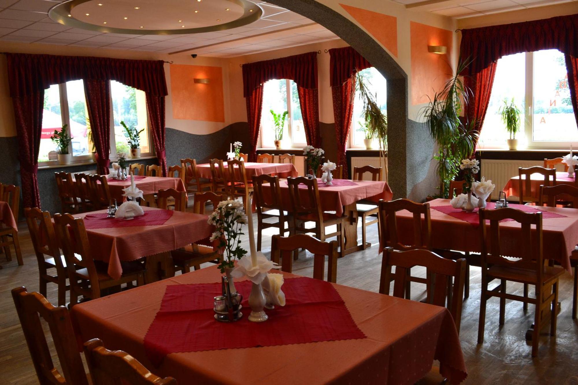 Hotel I Restauracja Jaskolka Alojzow Eksteriør bilde